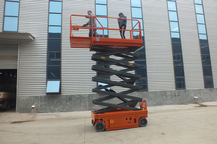 自行式升降機 自行式升降機